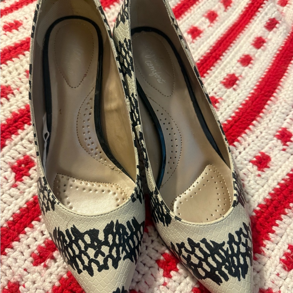 Dexflex Comfort Black and Cream Heels